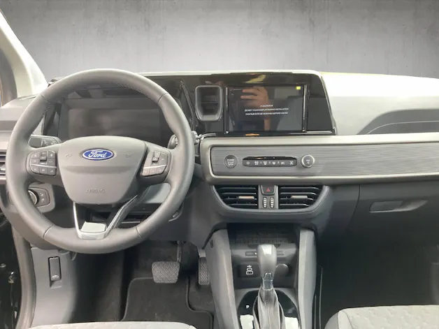 Ford Tourneo Courier 1.0 EcoBoost Titanium