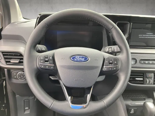 Ford Tourneo Courier 1.0 EcoBoost Titanium