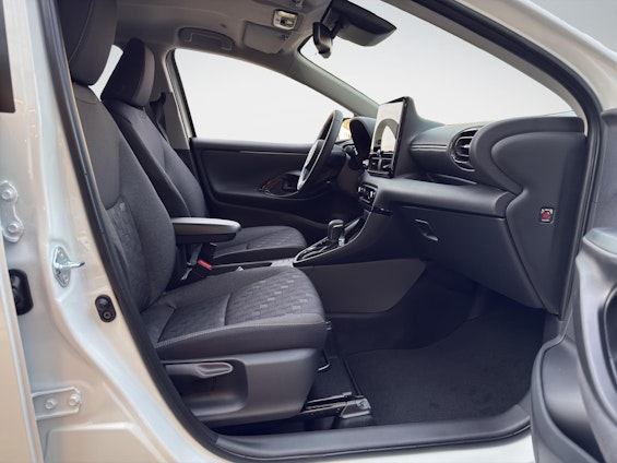 Vehicle image 15 Vehicle image 15