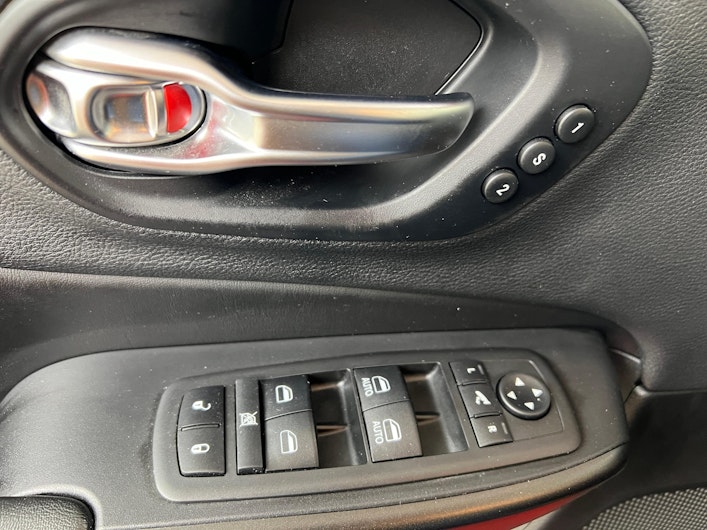 immagine del veicolo JEEP CHEROKEE