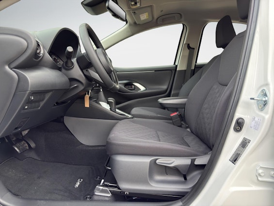 Vehicle image 8 Vehicle image 8