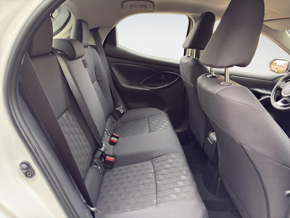 Vehicle image 16 Vehicle image 16