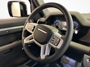 Fahrzeugbild LAND ROVER Defender 110 2.0 P300e X-Dynamic SE
