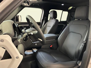 Fahrzeugbild LAND ROVER Defender 110 2.0 P300e X-Dynamic SE