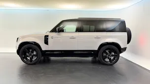 Land Rover Defender 110 2.0 P300e X-Dynamic SE