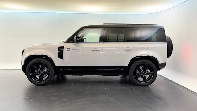 Land Rover Defender 110 2.0 P300e X-Dynamic SE