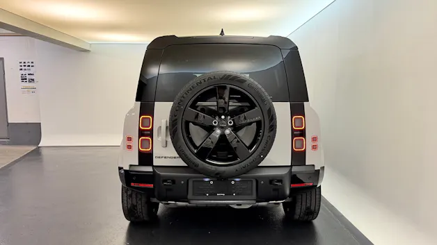 Land Rover Defender 110 2.0 P300e X-Dynamic SE