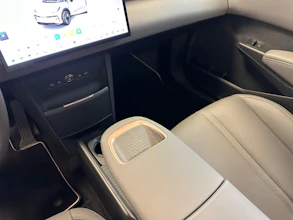 https://vehicle.imgix.net/4085412/a3c86c26-17ba-4843-9400-9d4ed9bc6cd2.jpg