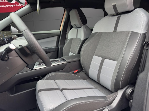 Vehicle image 4 Vehicle image 4