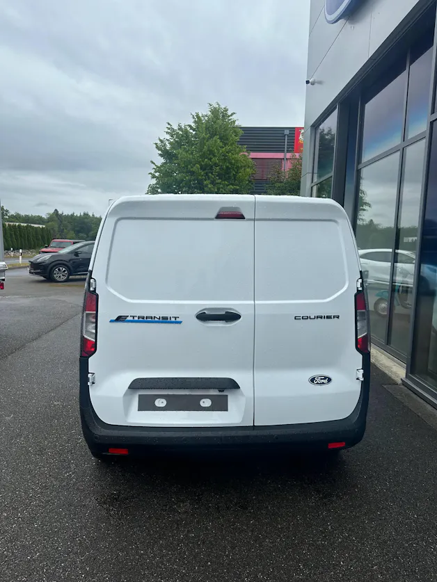 Ford E-Transit Courier van Trend BEV
