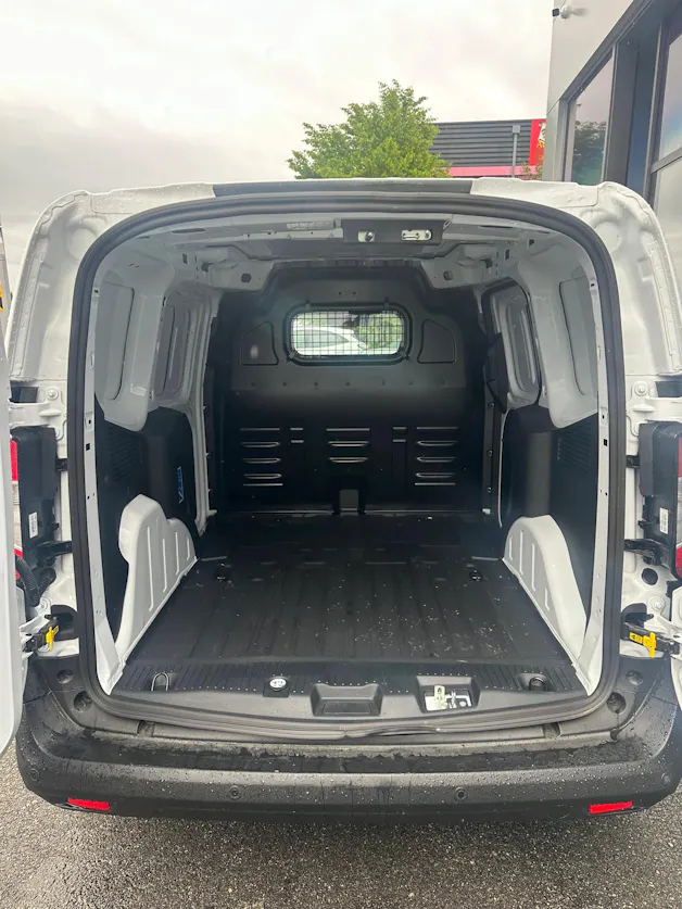 Ford E-Transit Courier van Trend BEV