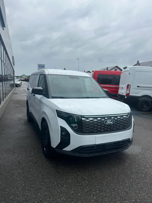 Ford E-Transit Courier van Trend BEV