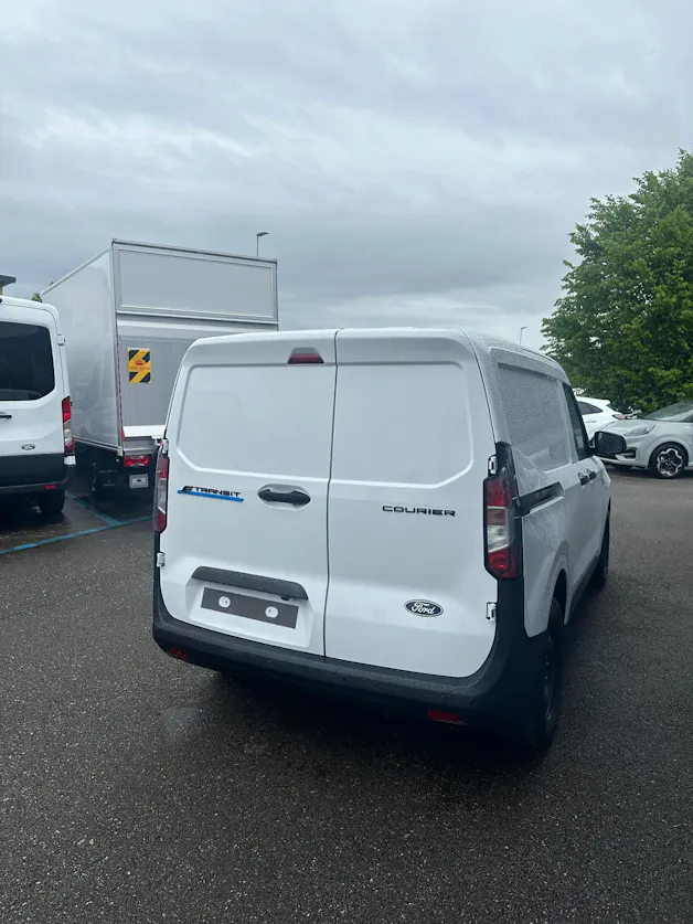 Ford E-Transit Courier van Trend BEV