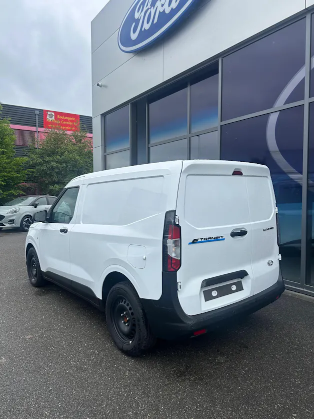 Ford E-Transit Courier van Trend BEV