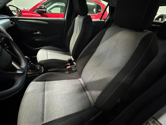 Vehicle image 4 Vehicle image 4