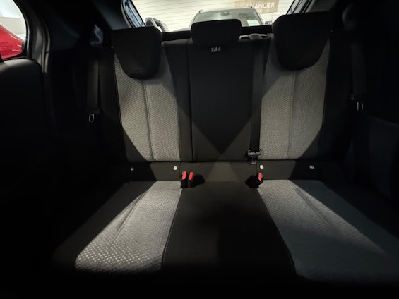 Vehicle image 6 Vehicle image 6