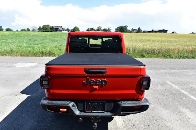 Jeep Gladiator Mojave Sand Runner