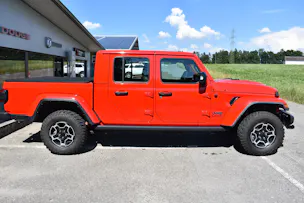 Jeep Gladiator Mojave Sand Runner
