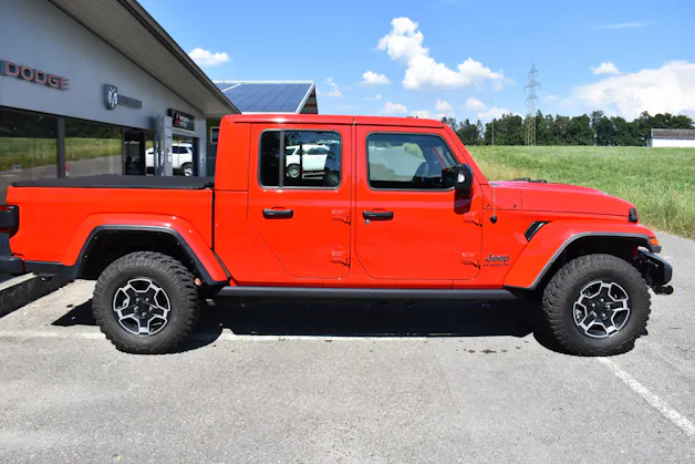 Jeep Gladiator Mojave Sand Runner