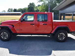 Jeep Gladiator Mojave Sand Runner
