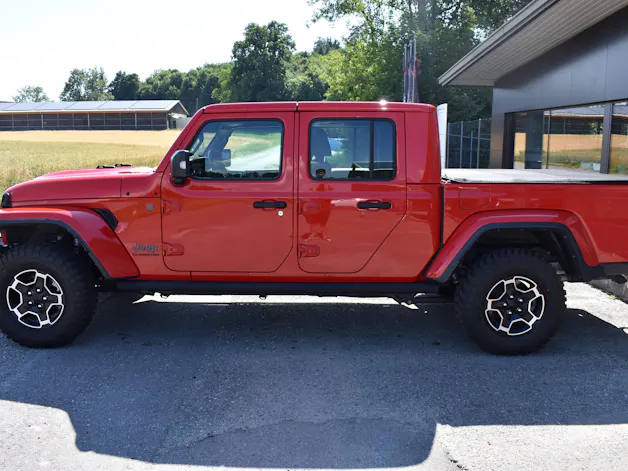 Jeep Gladiator Mojave Sand Runner