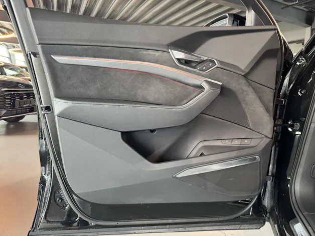 Audi e-tron 55 S Line Black Edition quattro