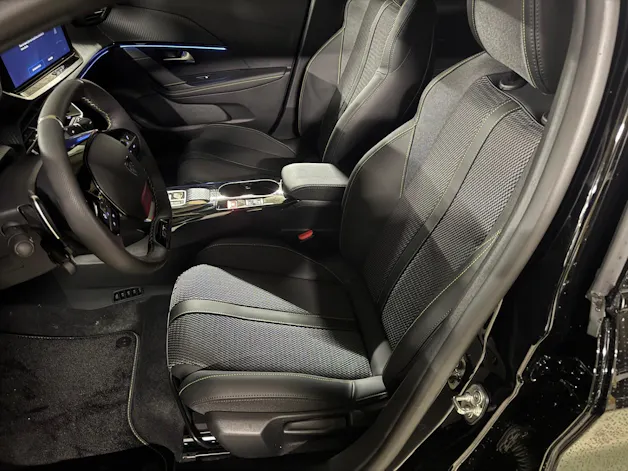 Peugeot 208 1.2 MHEV 145 GT