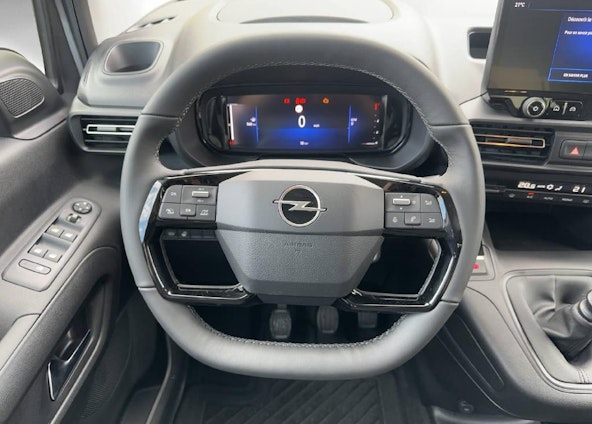 Vehicle image 9 Vehicle image 9