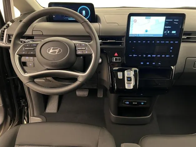 Hyundai Staria Wagon 1.6 GDi HEV Amplia
