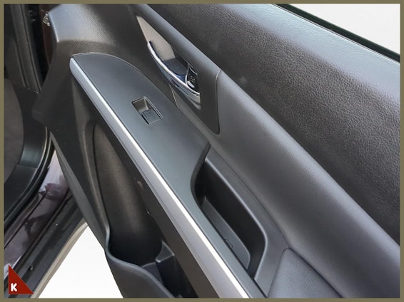 Vehicle image 16 Vehicle image 16