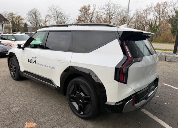 Vehicle image 3 Vehicle image 3