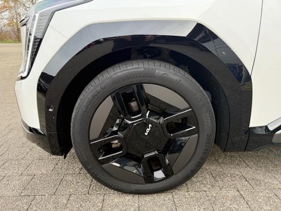 Vehicle image 9 Vehicle image 9