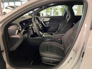 Mercedes-Benz A 220 AMG Line 4m