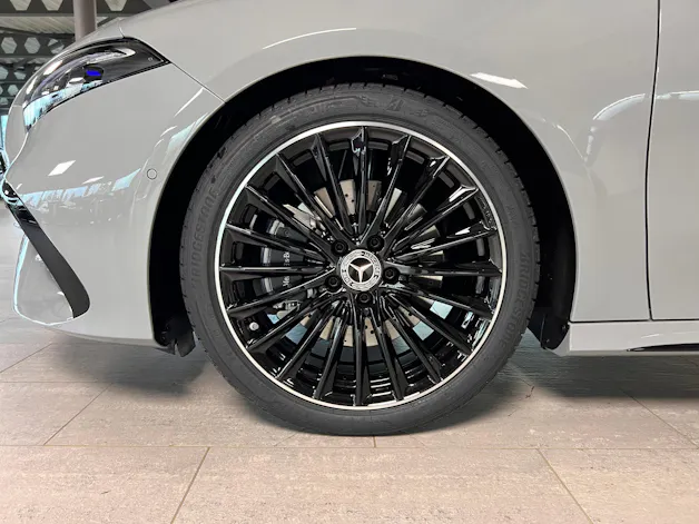 Mercedes-Benz A 220 AMG Line 4m