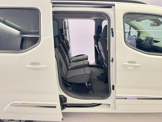 Vehicle image 14 Vehicle image 14