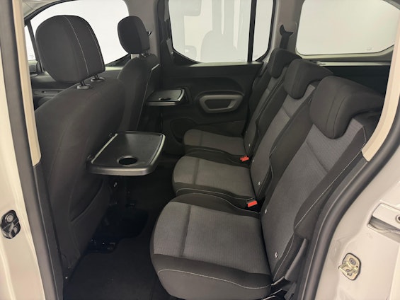 Vehicle image 10 Vehicle image 10