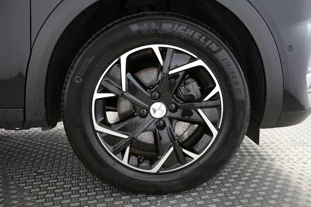 DS Automobiles 3 Crossback E-Tense So Chic
