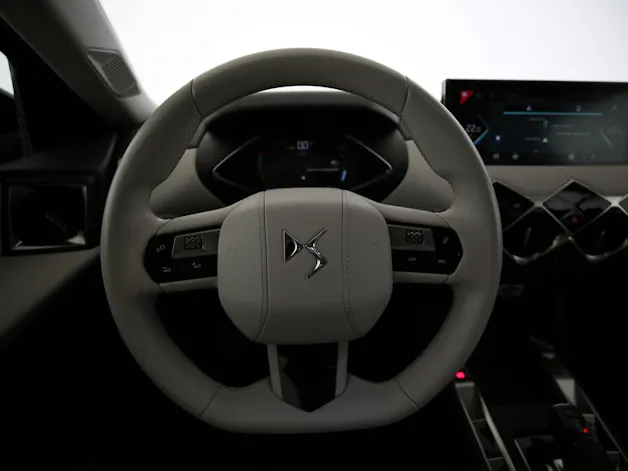 DS Automobiles 3 Crossback E-Tense So Chic