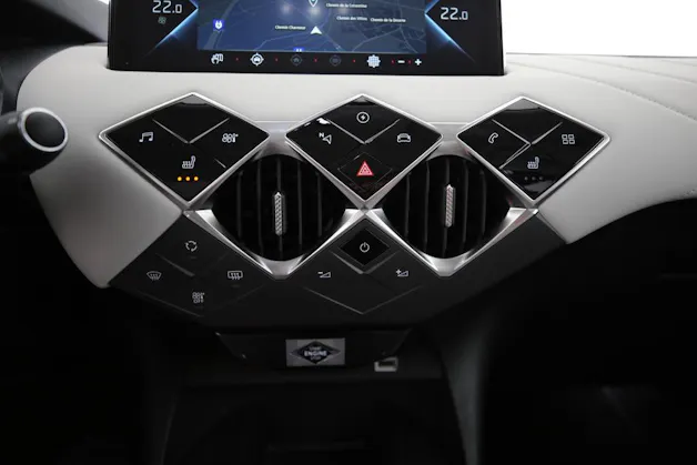 DS Automobiles 3 Crossback E-Tense So Chic