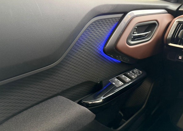 Vehicle image 9 Vehicle image 9