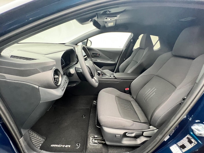 image du véhicule TOYOTA C-HR