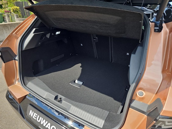 Vehicle image 18 Vehicle image 18