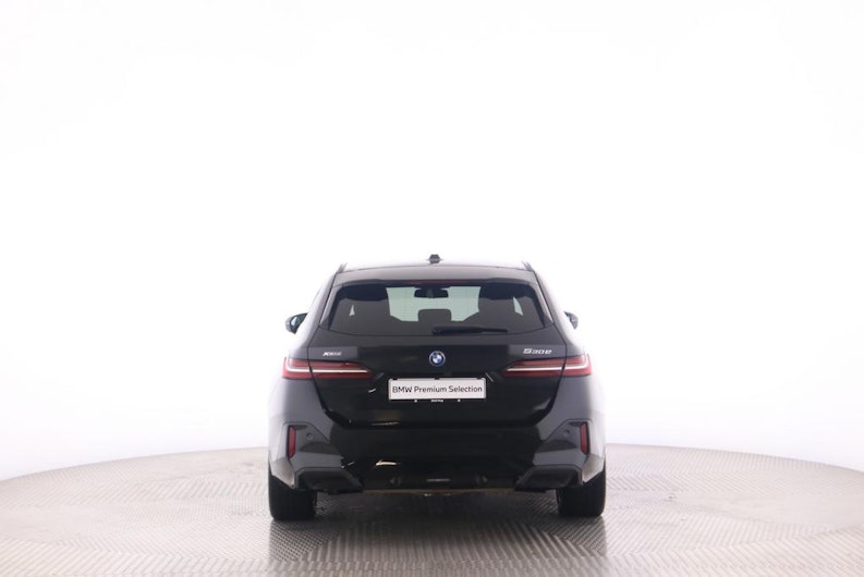 Vehicle image BMW 5 SERIES