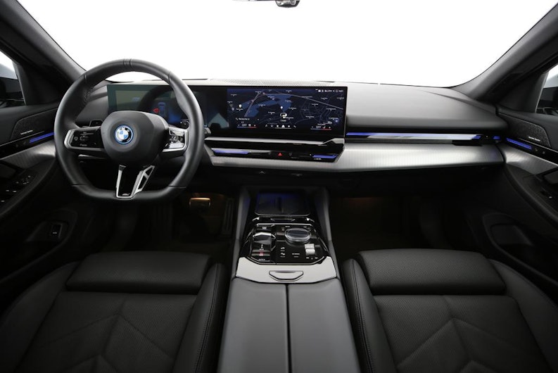 Vehicle image BMW 5 SERIES
