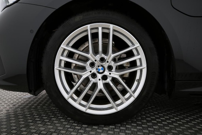 Vehicle image BMW 5 SERIES