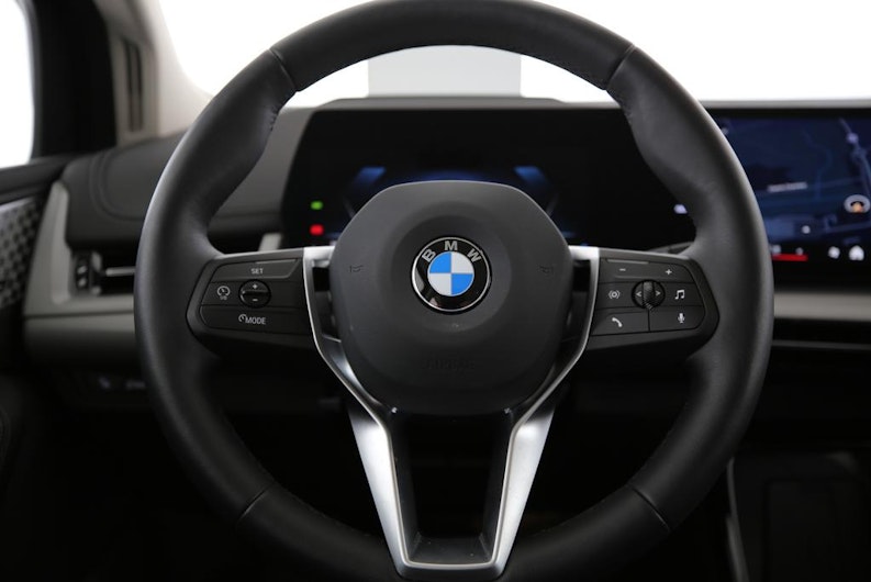 Vehicle image BMW 2 SERIES