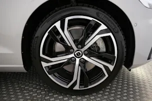 VOLVO S60 2.0 B5 MH Ultimate Dark AWD