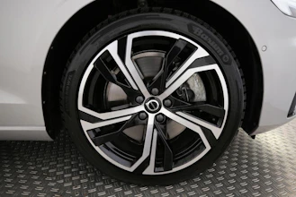 https://vehicle.imgix.net/4087273/62101a58-f77f-4749-a96e-83e5c116f7a7.jpg