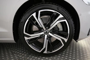 image du véhicule VOLVO S60 2.0 B5 MH Ultimate Dark AWD
