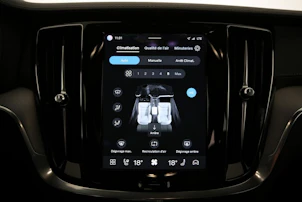 image du véhicule VOLVO S60 2.0 B5 MH Ultimate Dark AWD